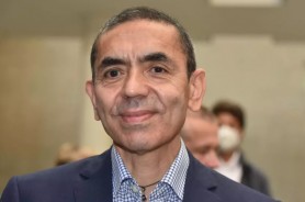 Șeful BioNTech, apel la calm în fața variantei Omicron. „Nu vă panicați, planul rămâne același”